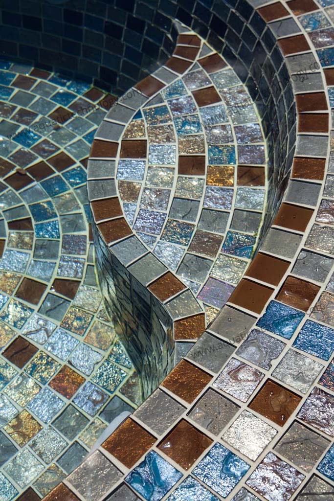 Step detail glass tile spa DUPLICATE IMAGE